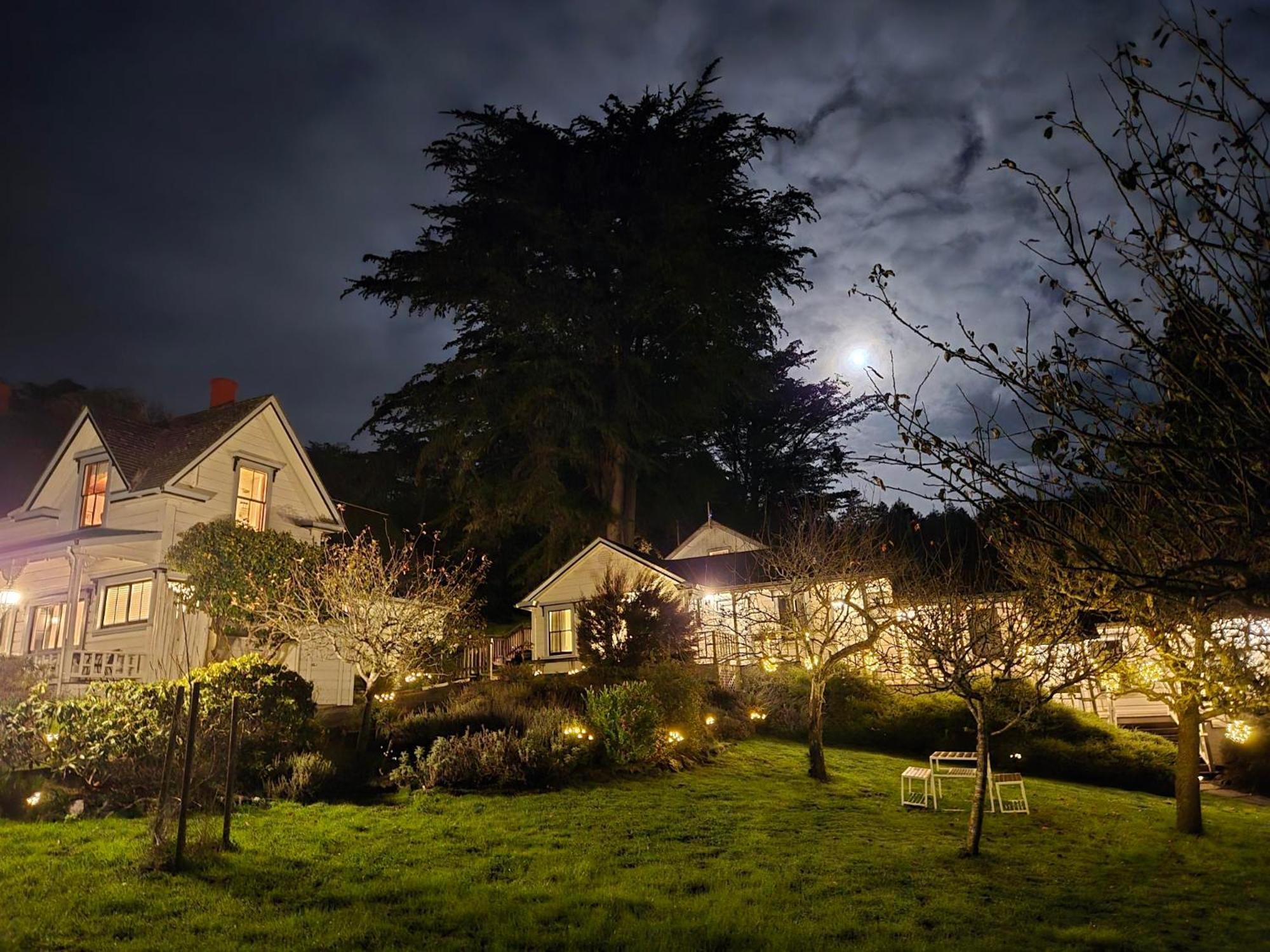 Dennen'S Victorian Farmhouse Little River ภายนอก รูปภาพ