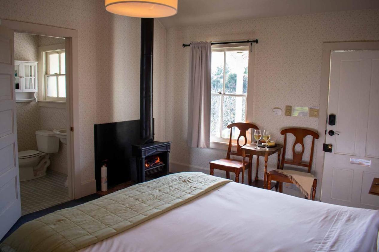 Dennen'S Victorian Farmhouse Little River ภายนอก รูปภาพ